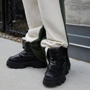 Oak + Fort Cozy Track Sole Puffer Boot Black Size 7